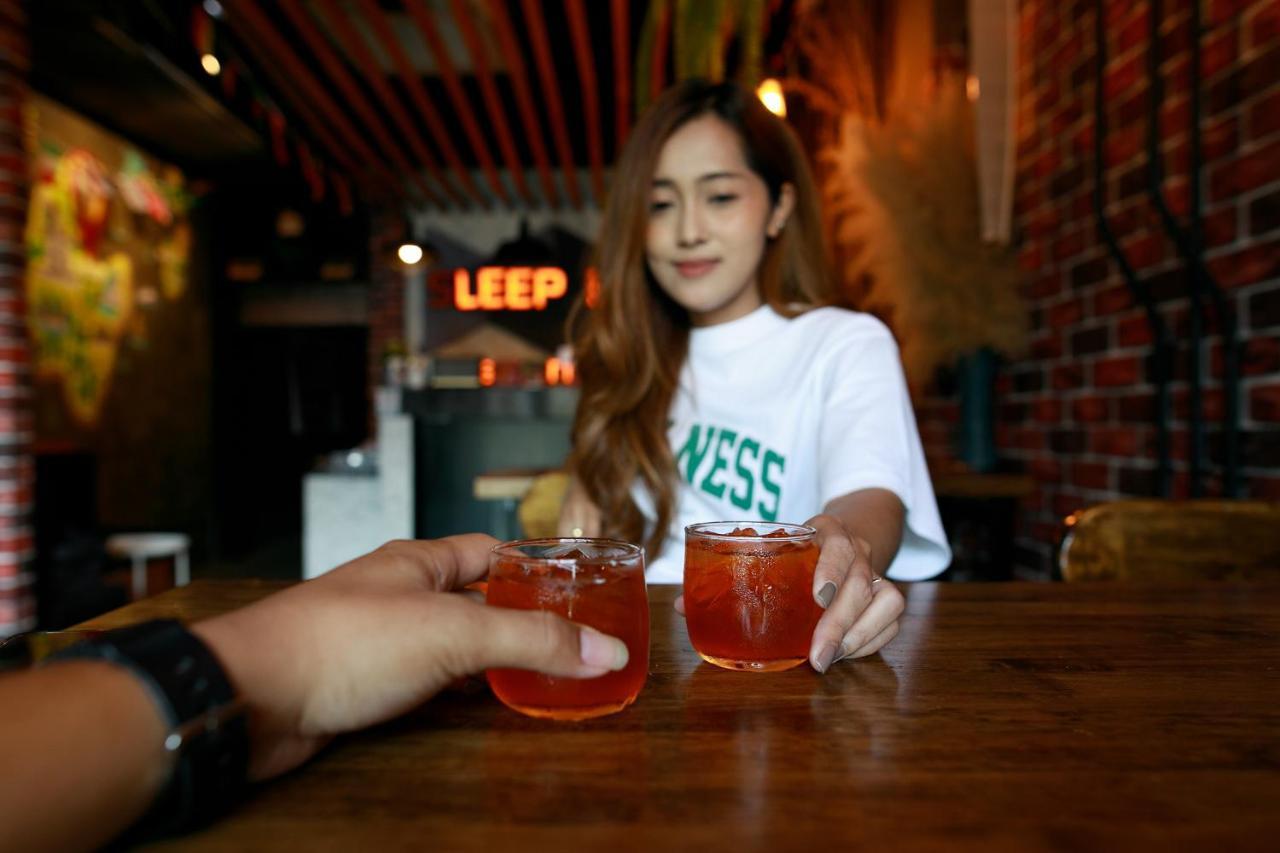 Sleepbox Hostel Suratthani Surat Thani Esterno foto