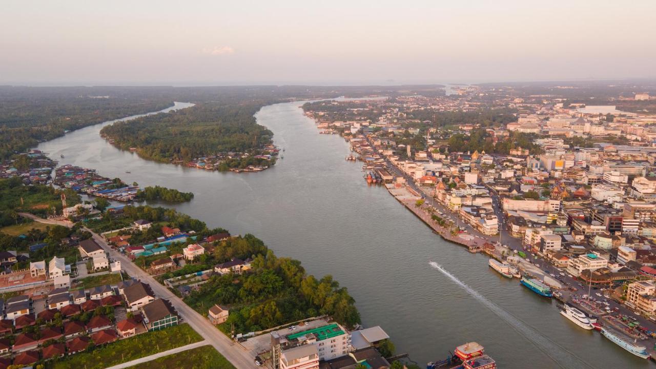 Sleepbox Hostel Suratthani Surat Thani Esterno foto