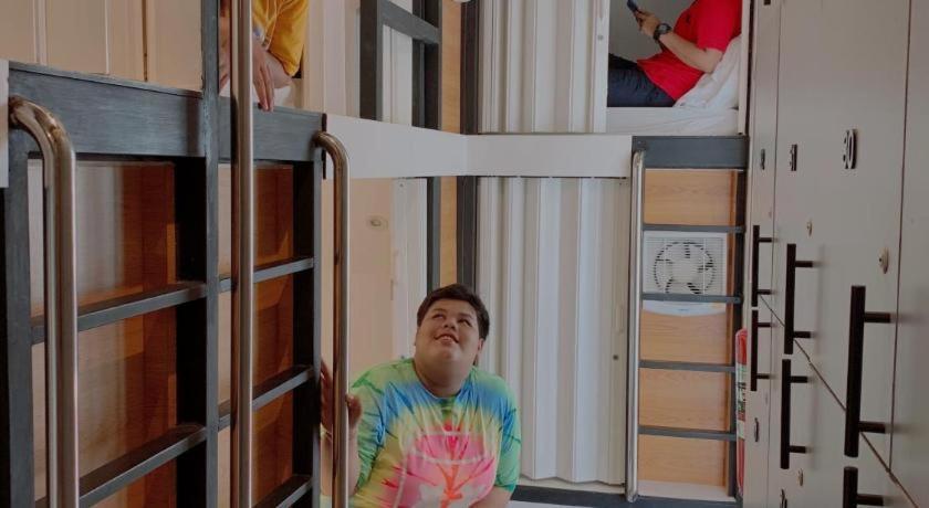 Sleepbox Hostel Suratthani Surat Thani Esterno foto