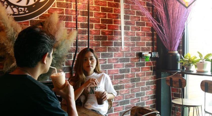 Sleepbox Hostel Suratthani Surat Thani Esterno foto