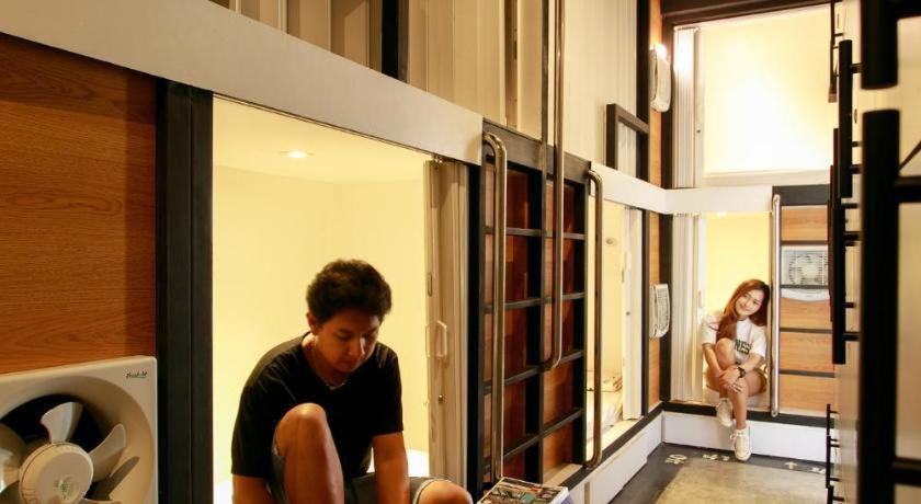 Sleepbox Hostel Suratthani Surat Thani Esterno foto